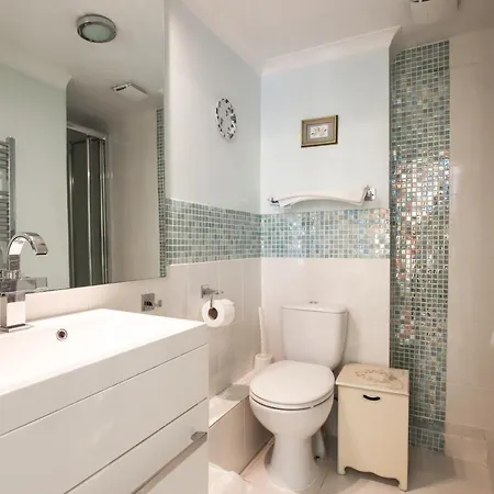 Charming & Spacious Georgian Garden Flat Apartment *
