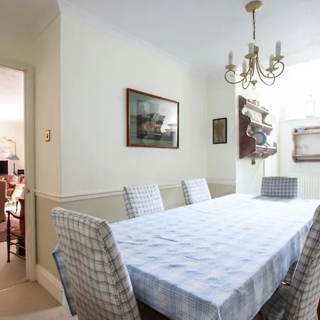 Charming & Spacious Georgian Garden Flat Bristol