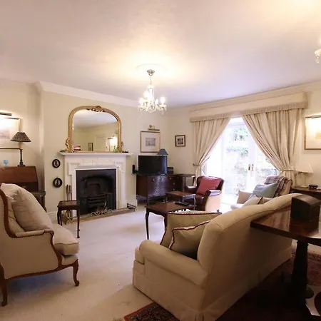 Charming & Spacious Georgian Garden Flat * Bristol