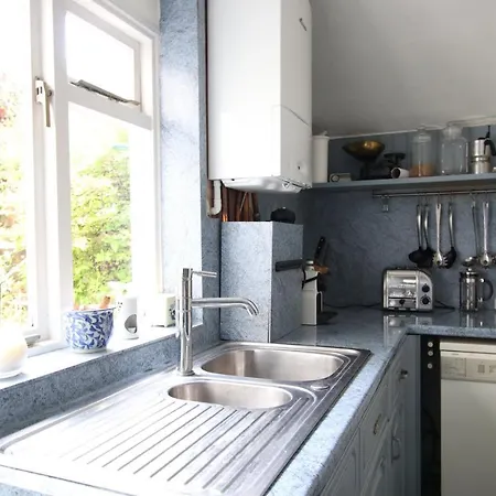Charming & Spacious Georgian Garden Flat Apartment