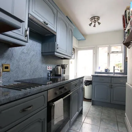 Charming & Spacious Georgian Garden Flat * Bristol