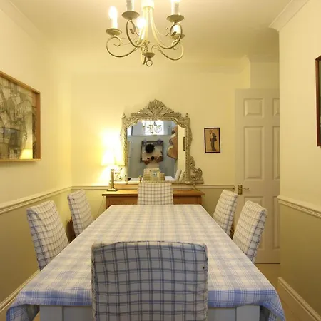 Charming & Spacious Georgian Garden Flat Apartment *